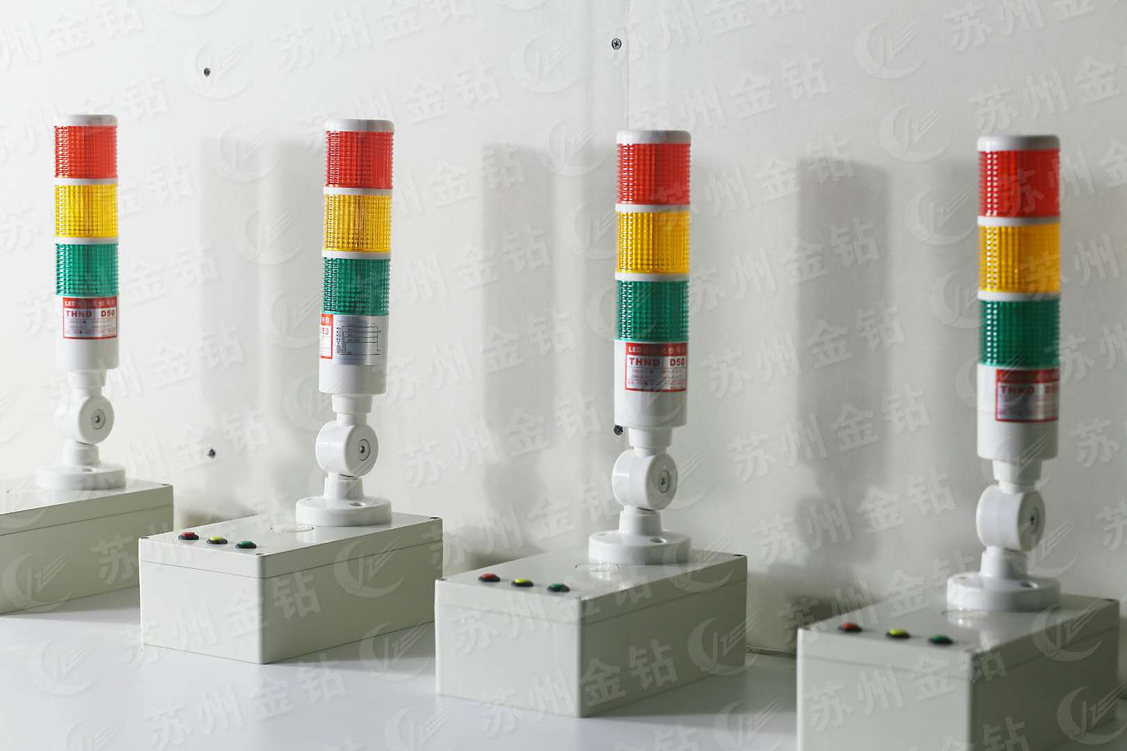 金鉆無(wú)線報(bào)警三色燈信號(hào)裝置實(shí)拍圖