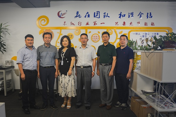 區(qū)工商聯(lián)領導一行走訪蘇州金鉆2